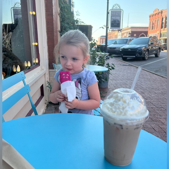 🌷Meet your Posher🌷 Yvonne - Picture 8 of 15